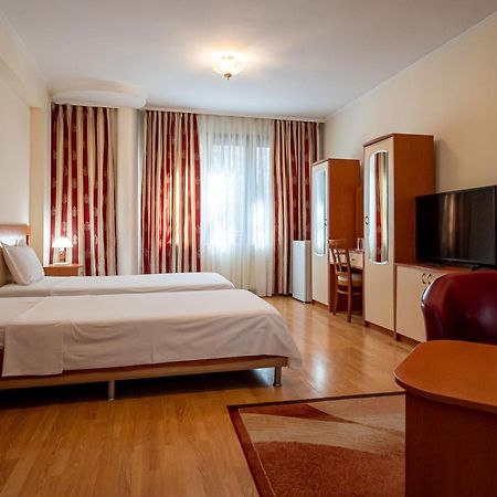Primavera 1 Hotel Pazardzhik Exteriör bild