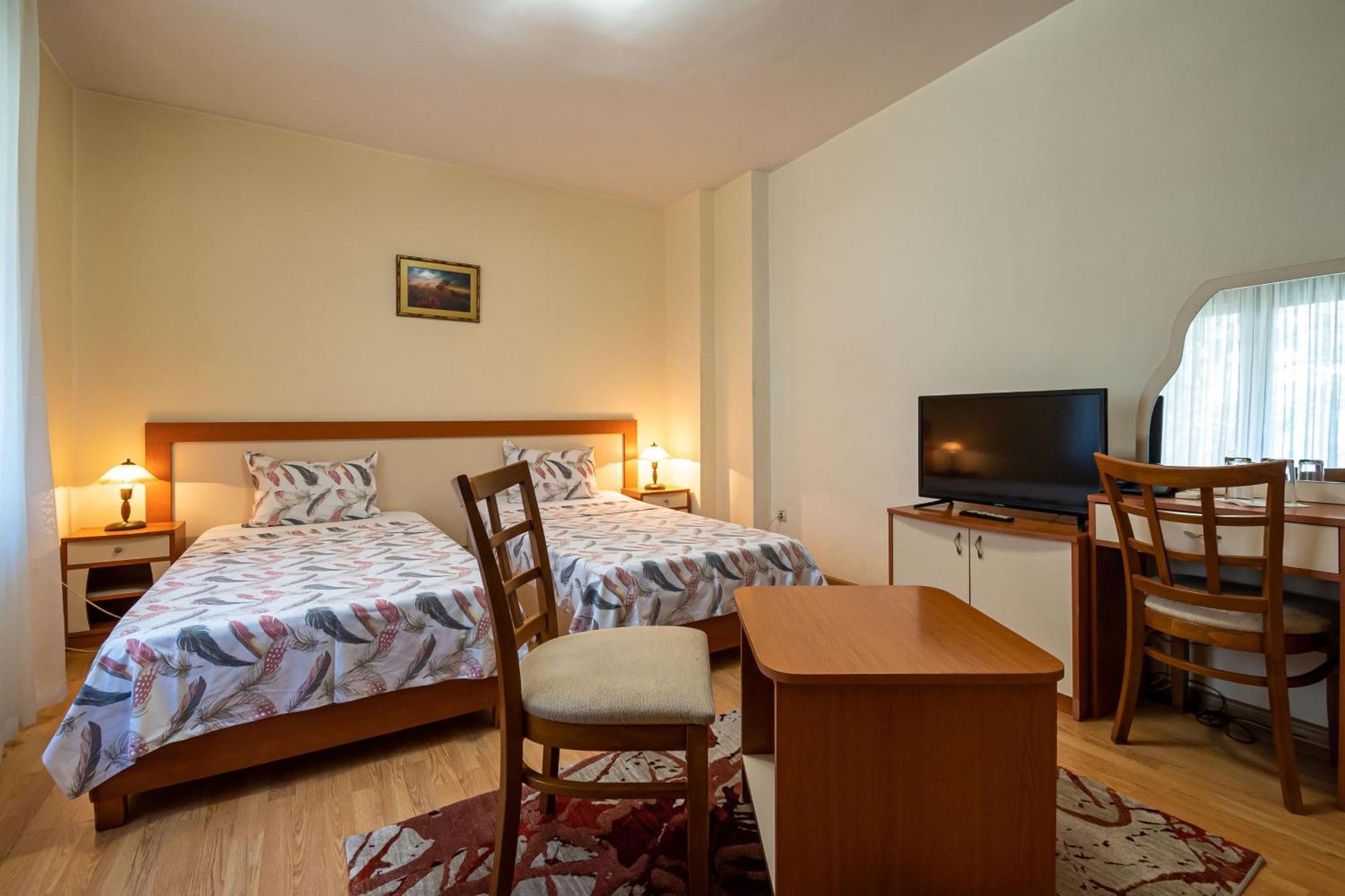 Primavera 1 Hotel Pazardzhik Exteriör bild