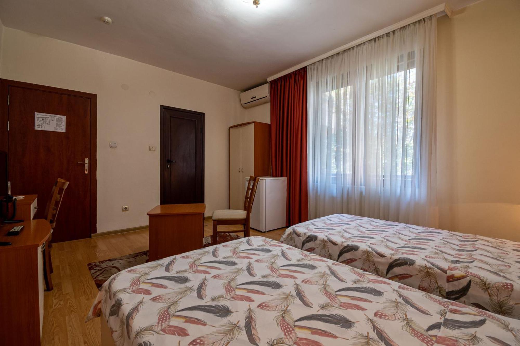 Primavera 1 Hotel Pazardzhik Exteriör bild