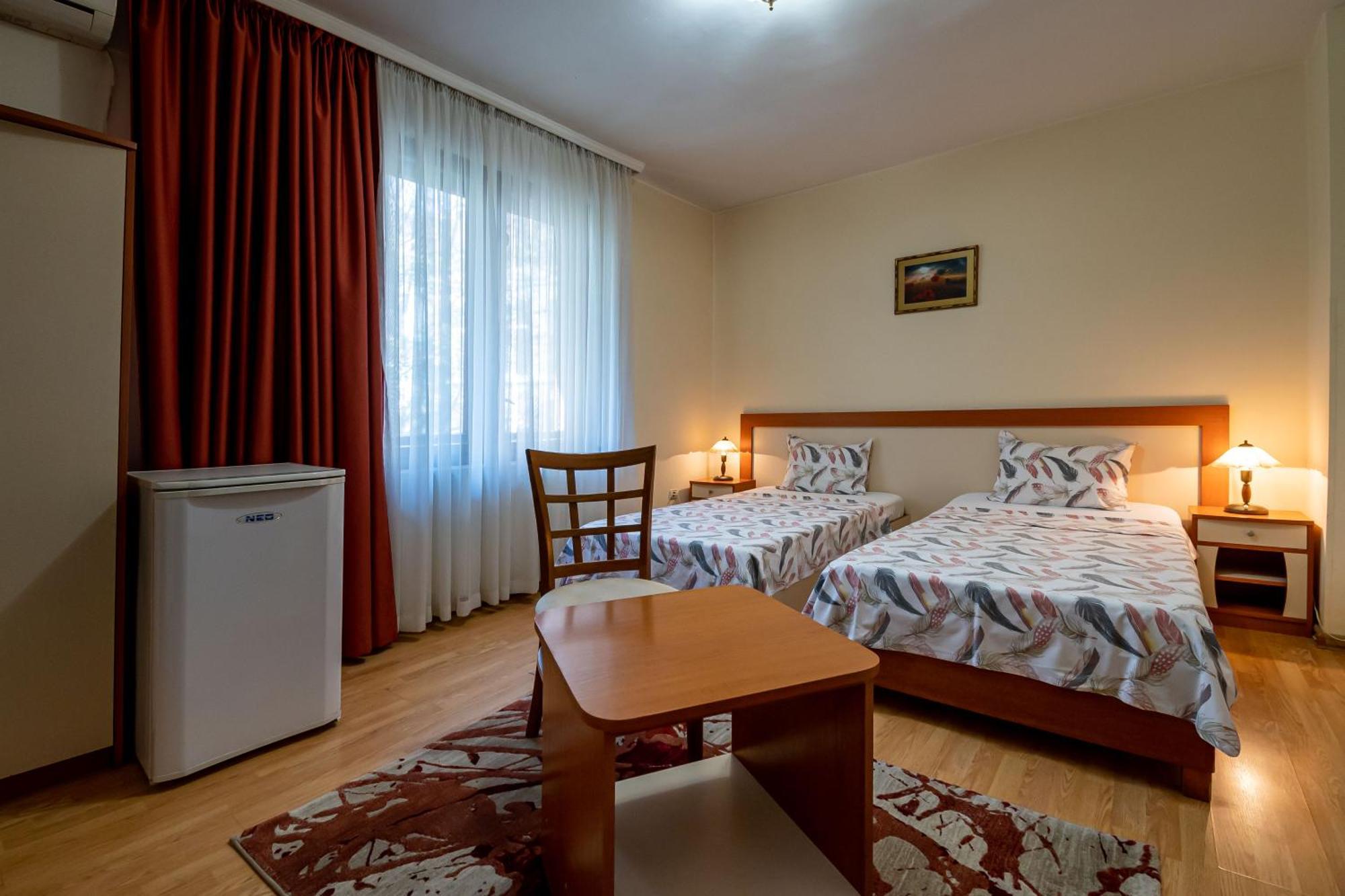 Primavera 1 Hotel Pazardzhik Exteriör bild