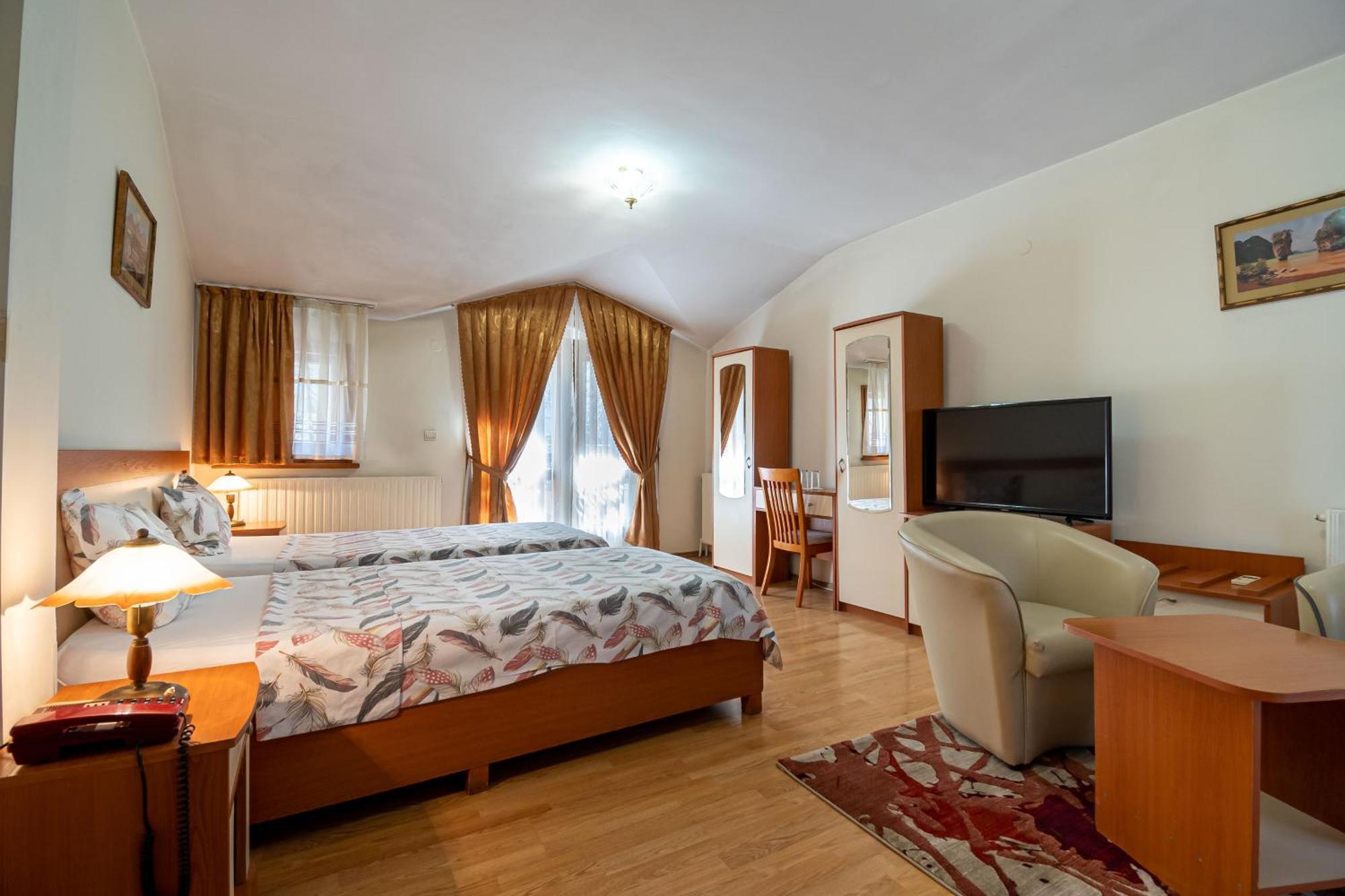 Primavera 1 Hotel Pazardzhik Exteriör bild